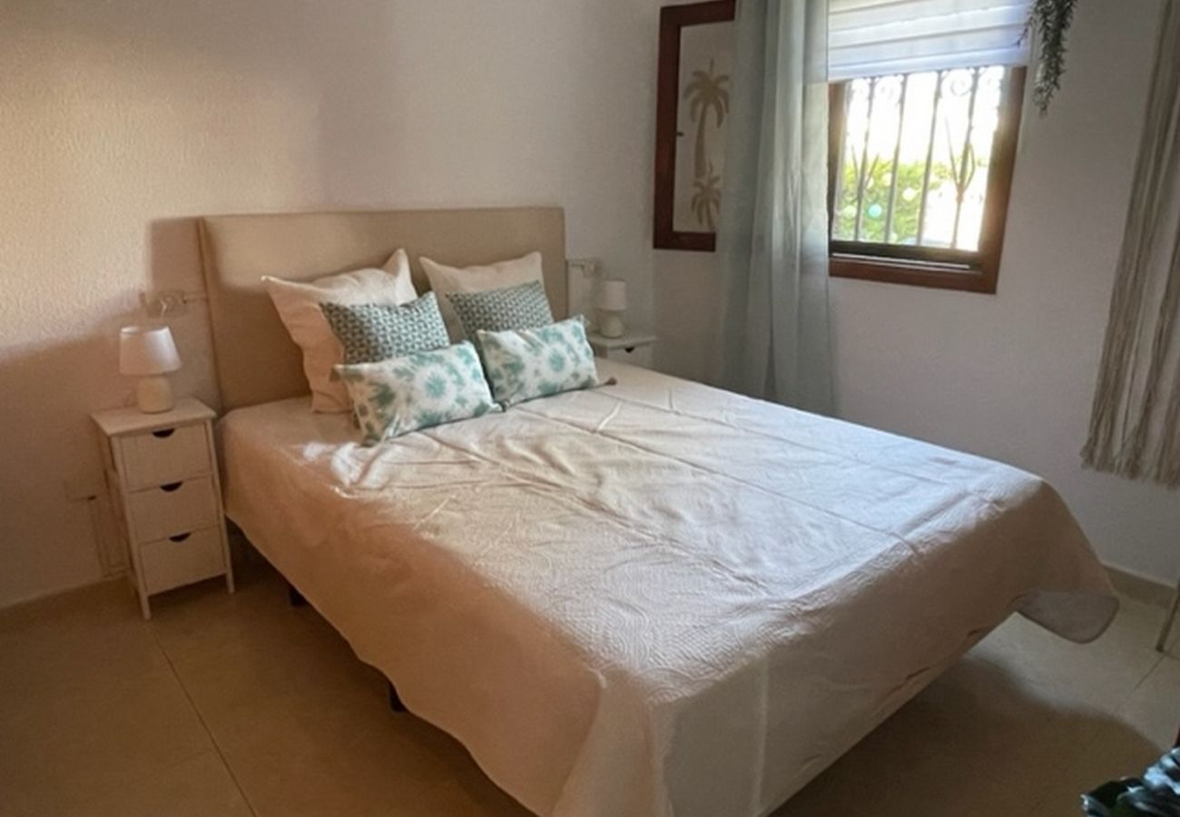 Apartamento en Playa de Las Americas - Apartamerica Garden Apartment, 150 Metres From The