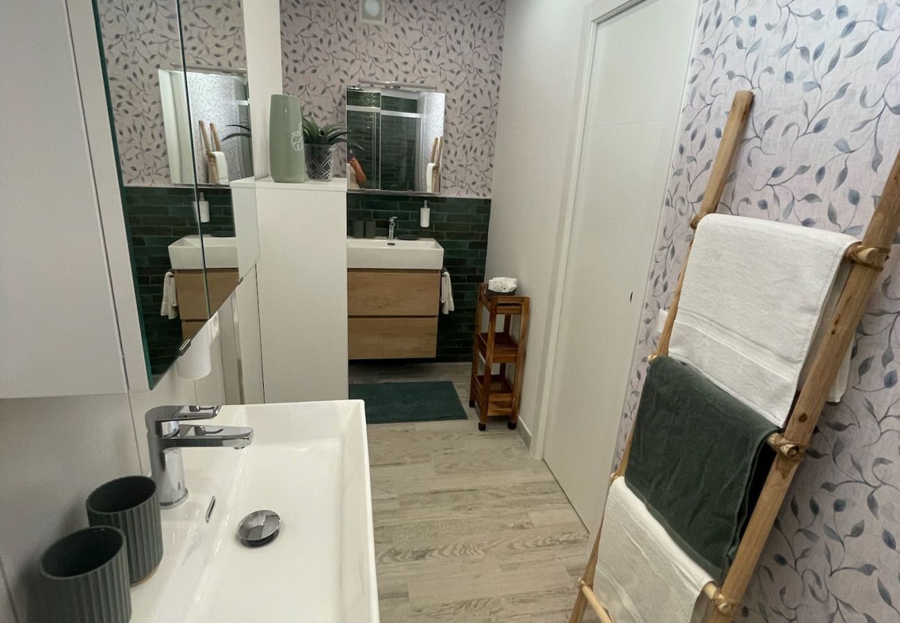 Apartamento en Playa de Las Americas - Apartamerica Garden Apartment, 150 Metres From The
